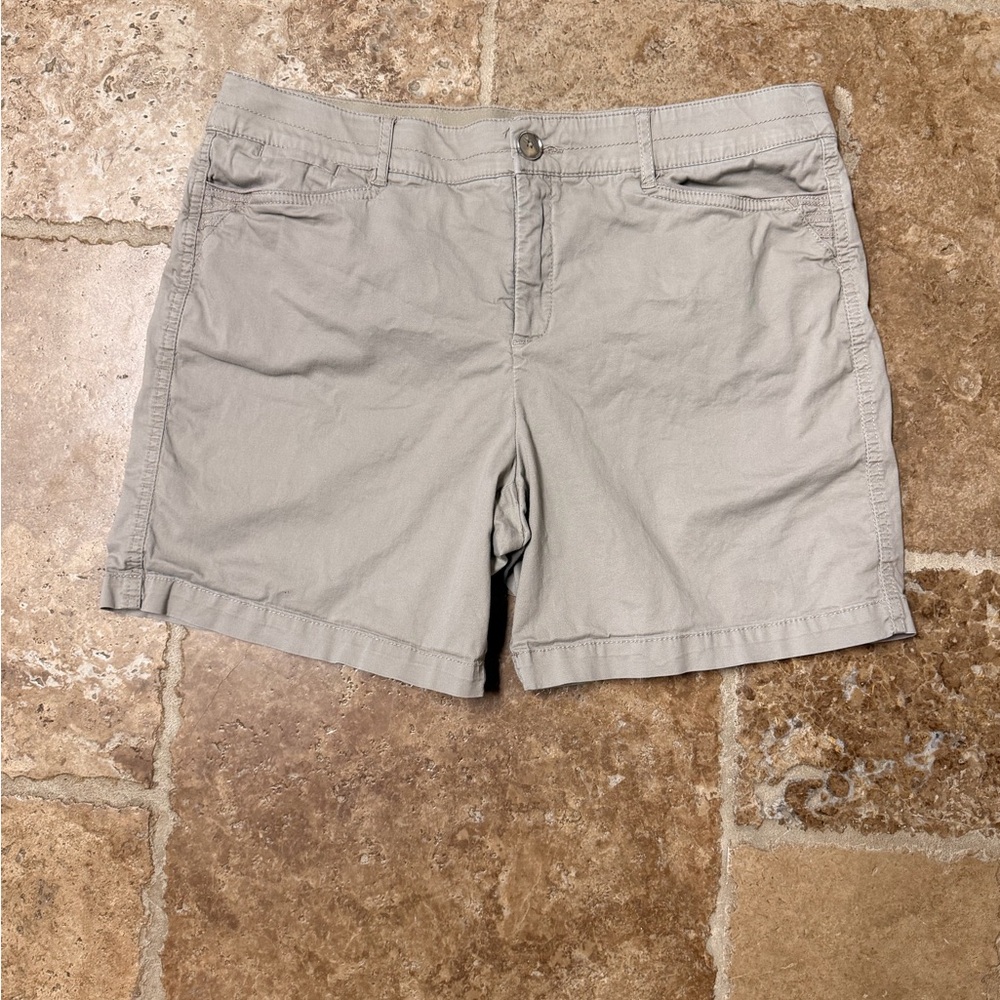 Intro. ❤️ Love The Fit Stretch Size 12 Women's Khahi Bermuda Shorts